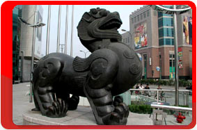 Китай, Шанхай, Килин - мистическое животное, приносящее удачу